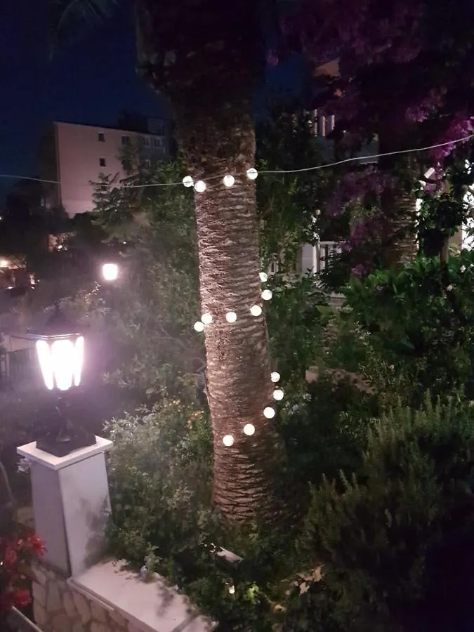 Apartment Villa Clematis Trogir Kroatien